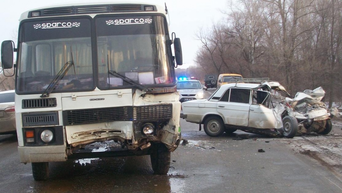 Лобовое столкновение с маршрутным автобусом