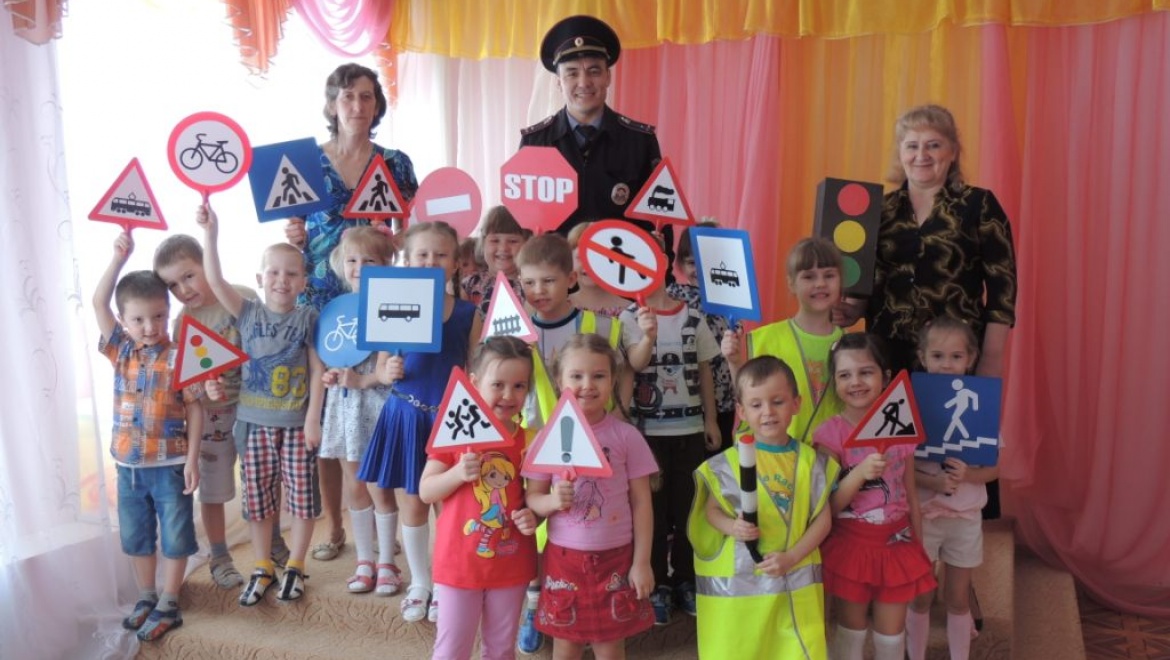 Инспекторы ГИБДД частые гости в детских садах города Гай