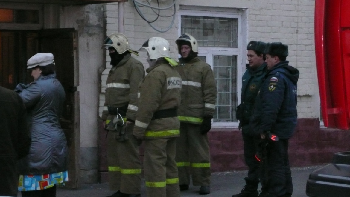 Из горящего дома спасено семь человек, один скончался 