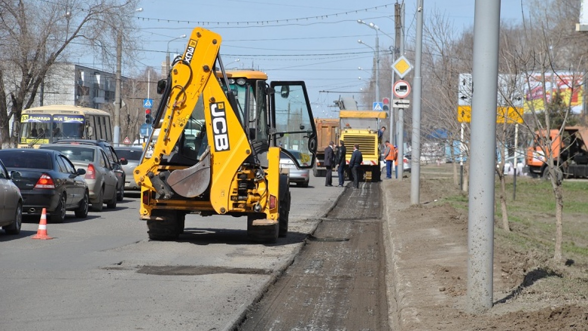 В Оренбурге  продолжается полномасштабный ямочный  ремонт дорог