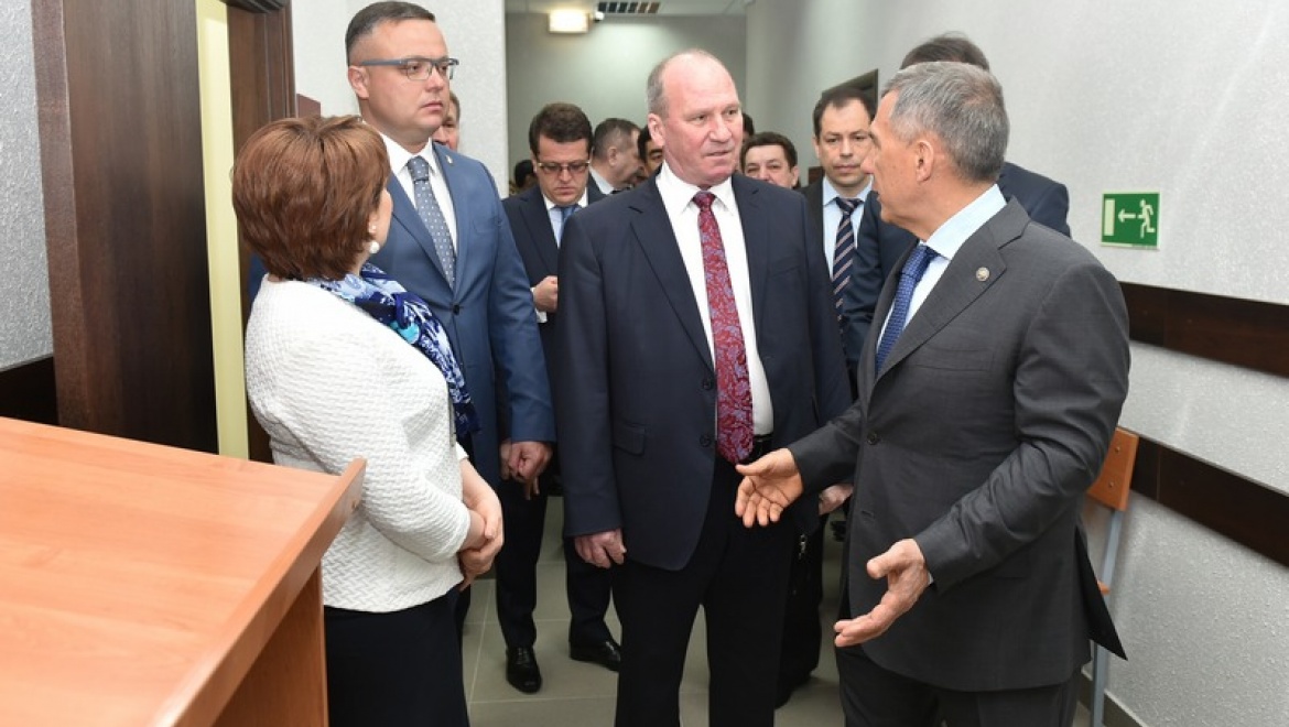 Рустам Минниханов посетил новое здание мировых судей по Авиастроительному району