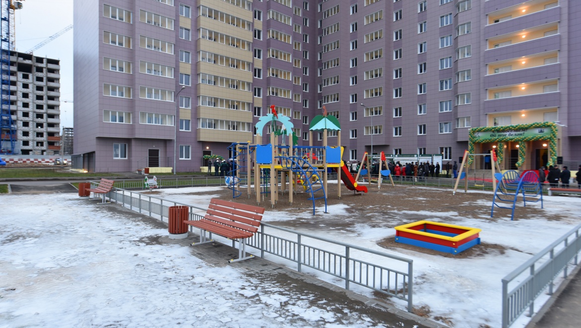 11 жителей аварийных домов Казани переехали в новый дом жилого комплекса «Салават купере»