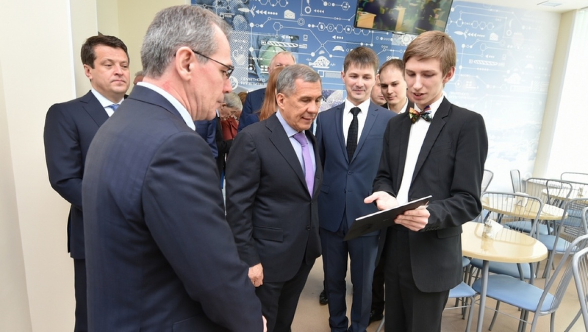 Рустам Минниханов открыл в Казани новый Центр молодежного инновационного творчества
