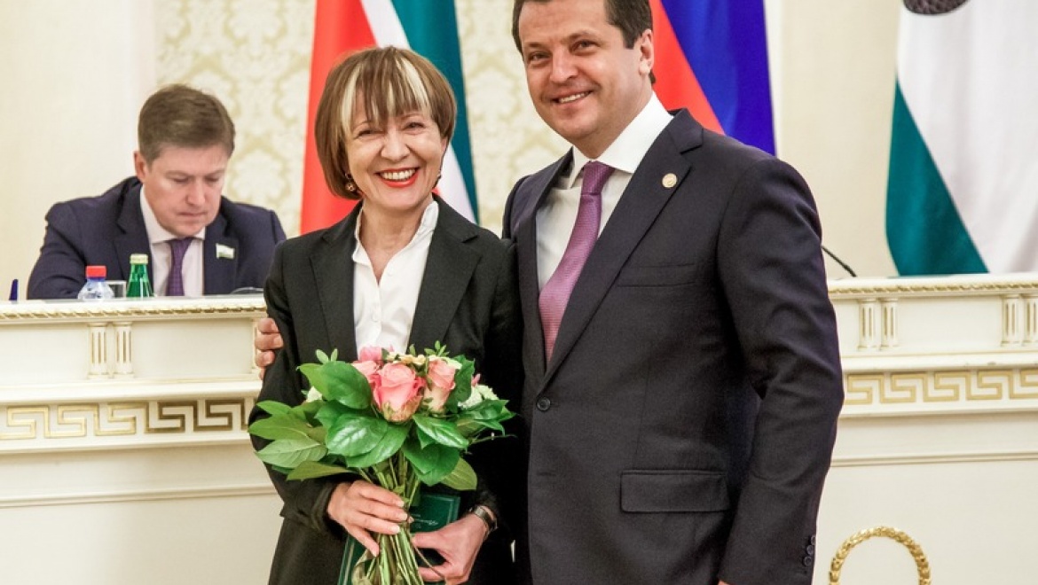 Ильсур Метшин вручил награды на заседании VI сессии Казанской городской Думы