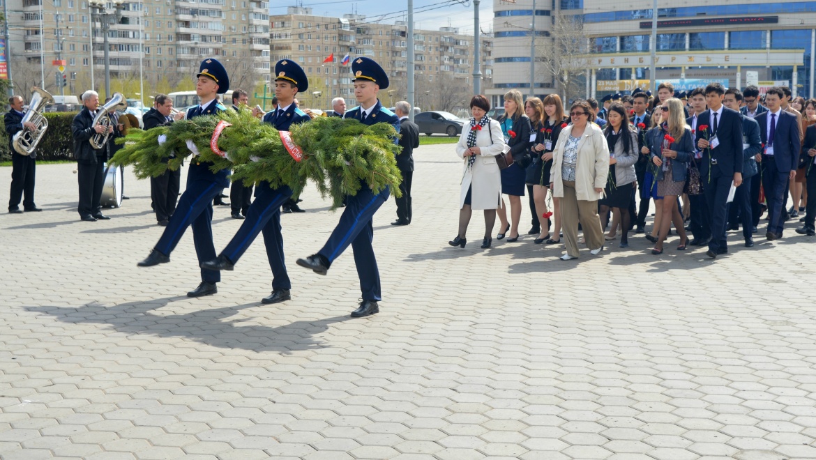 Акция «Гагаринский старт» в Оренбурге напомнила молодежи об общих достижениях