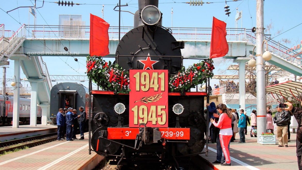 Ветераны-железнодорожники отправились на праздничном ретро-поезде в путешествие