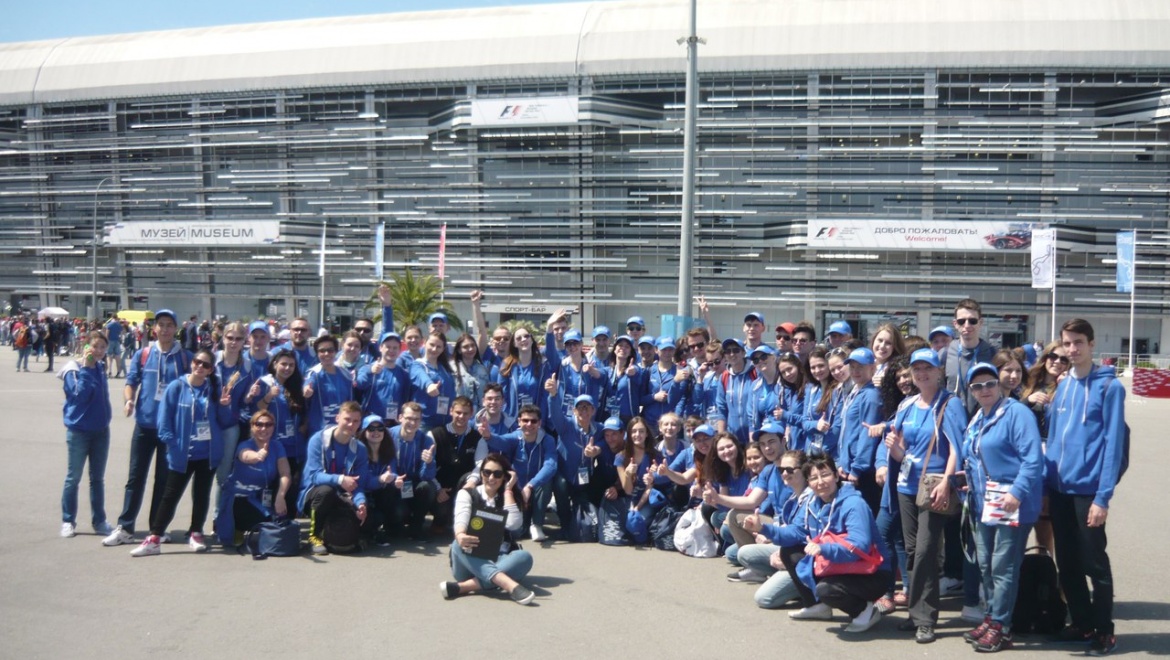 Оренбургские волонтеры  помогали гонщикам «Формулы -1»