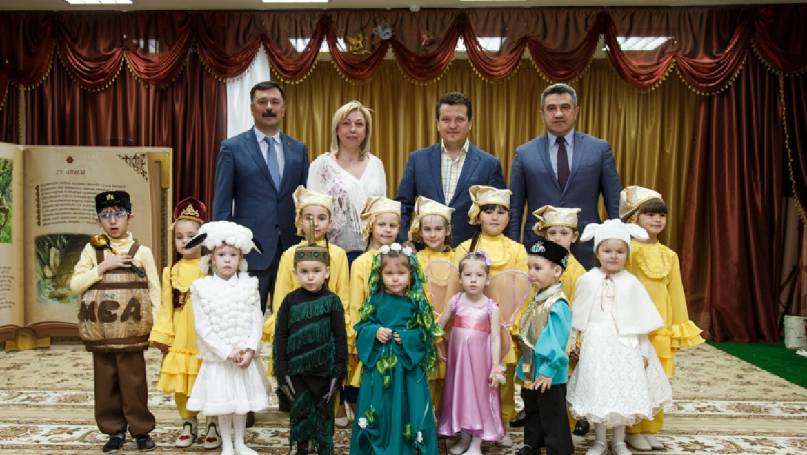 Ильсура Метшина пригласили на утренник в детский сад «Арлекин»