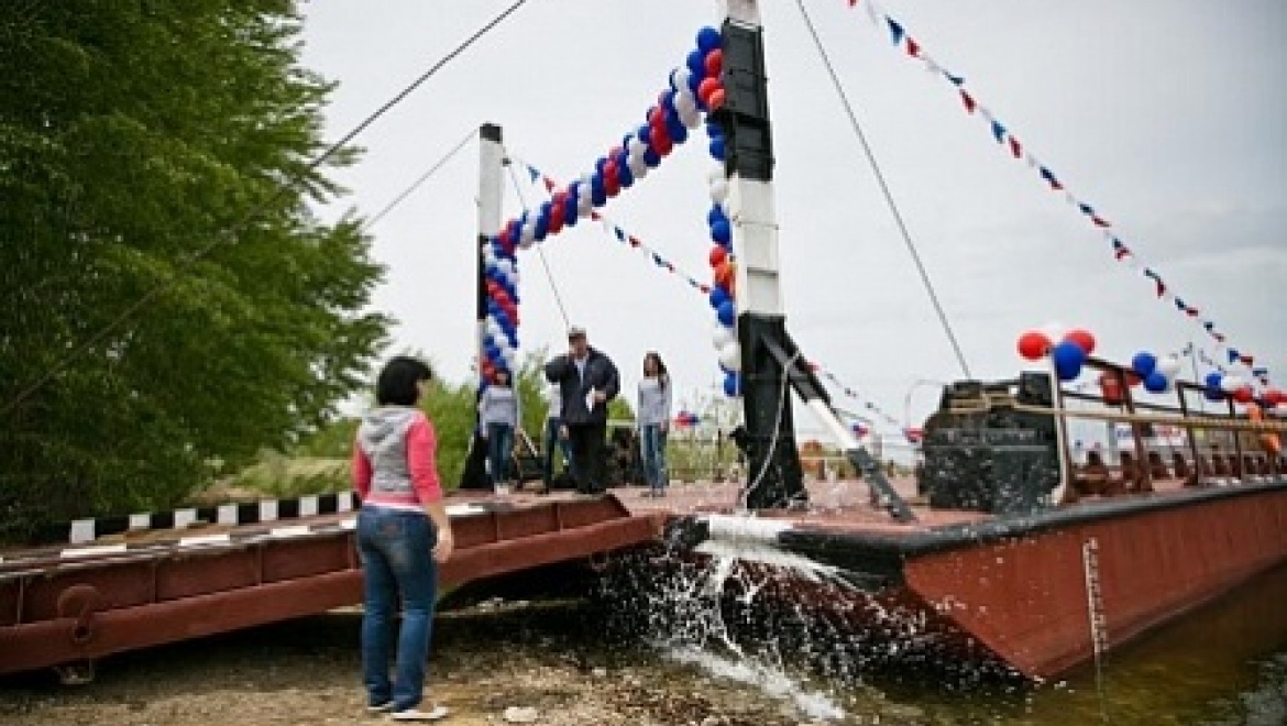 На Ириклинском водохранилище открылась паромная переправа