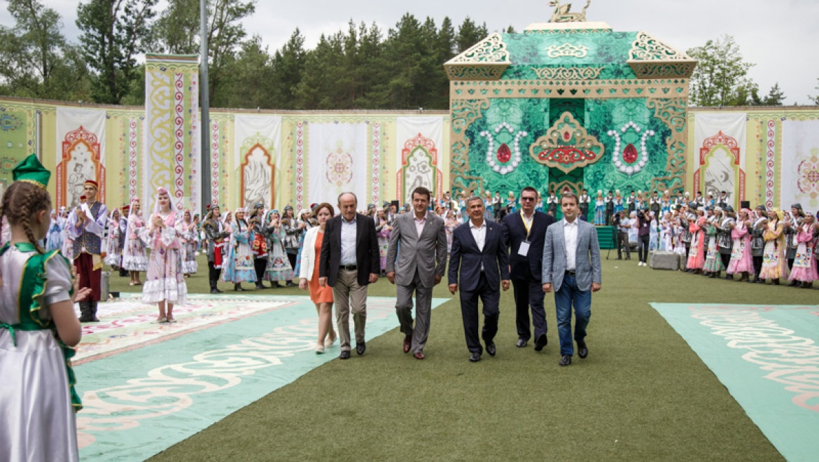 В Казани отмечают национальный праздник Сабантуй