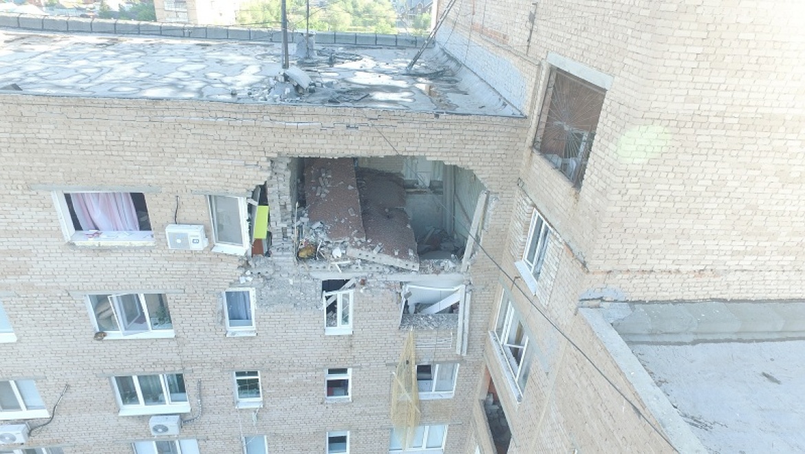 МЧС обследует конструкции дома на ул. Алтайской после взрыва