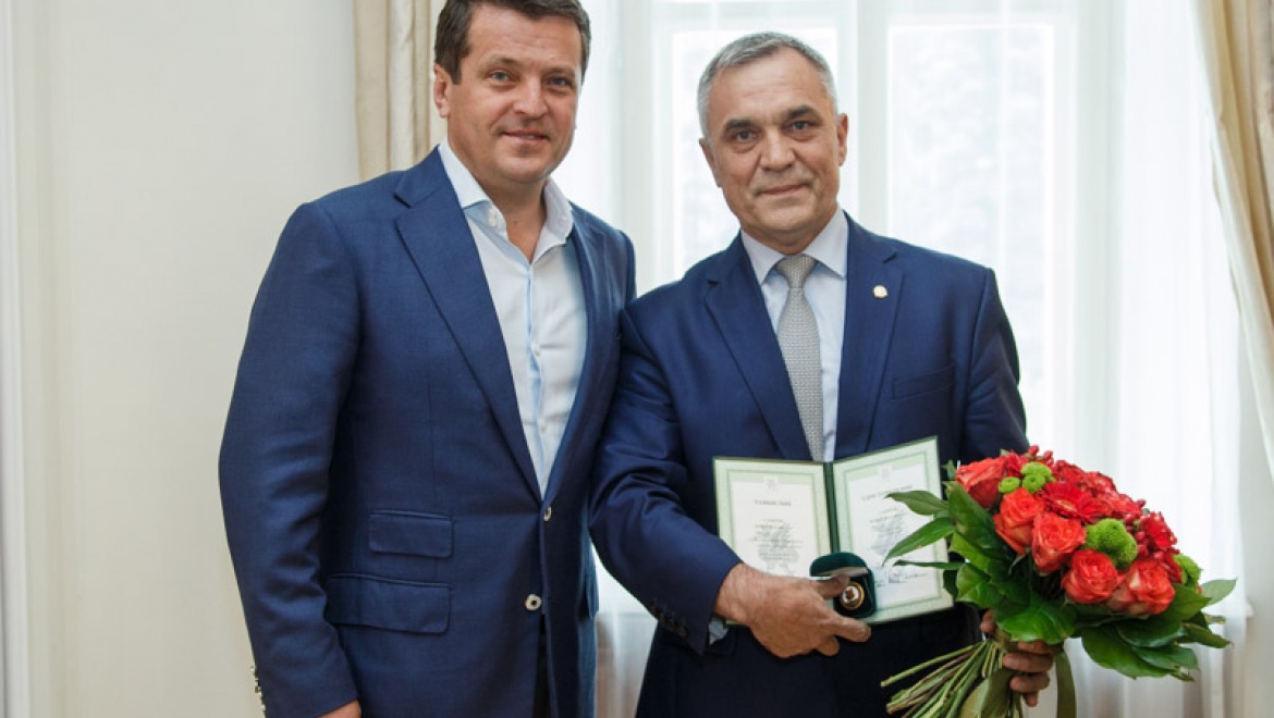 Ильсур Метшин наградил Ильхама Сабирова знаком отличия «За безупречную службу Казани»
