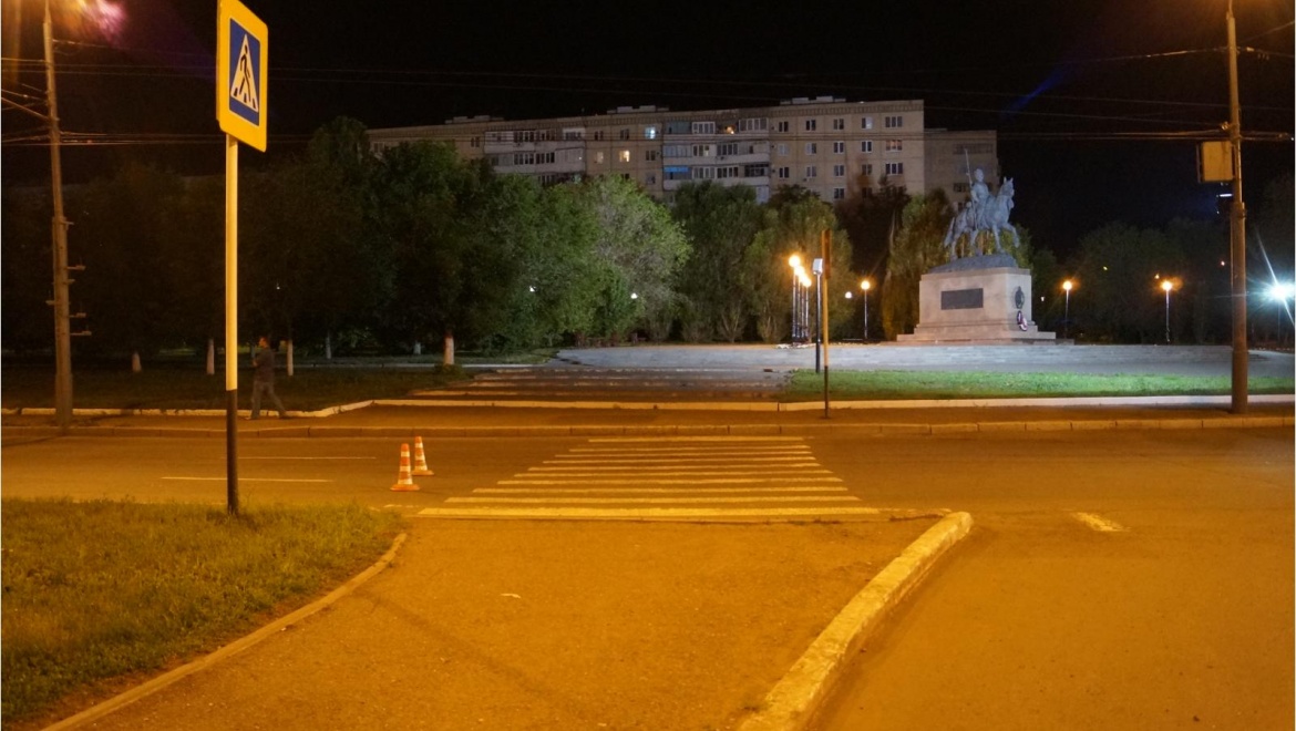 Водитель "Опеля" сбил студента на ул. Чкалова