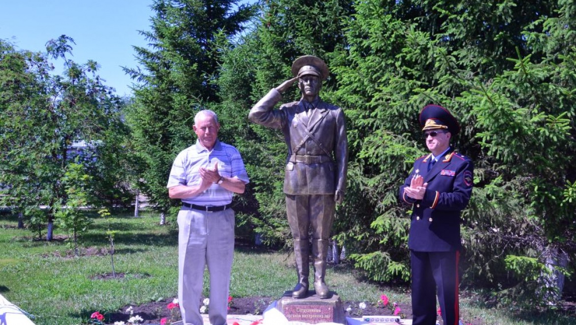 В Саракташе состоялось открытие мемориала, посвященного сотрудникам органов внутренних дел