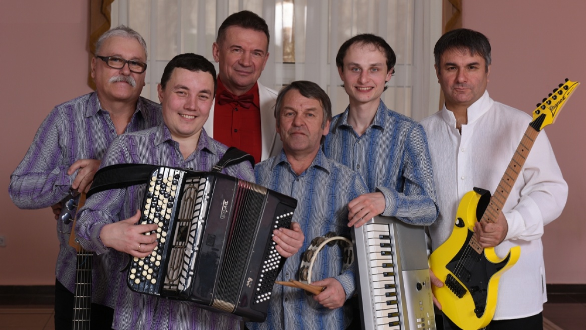 Проект «Лето в парке»: для оренбуржцев выступит Анатолий Карнаухов и ансамбль «Карусель»