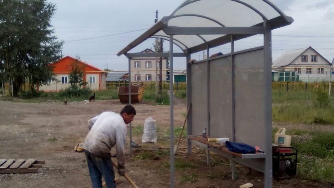 В поселках Советского района Казани появились новые остановочные павильоны