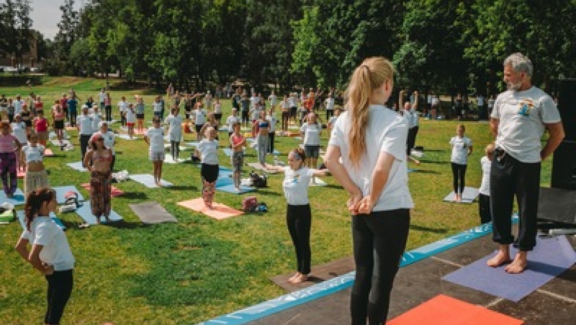 Более 200 казанцев стали участниками международного дня йоги