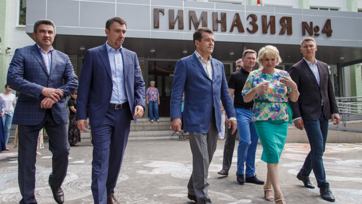 Ильсур Метшин оценил результаты капитального ремонта гимназии №4