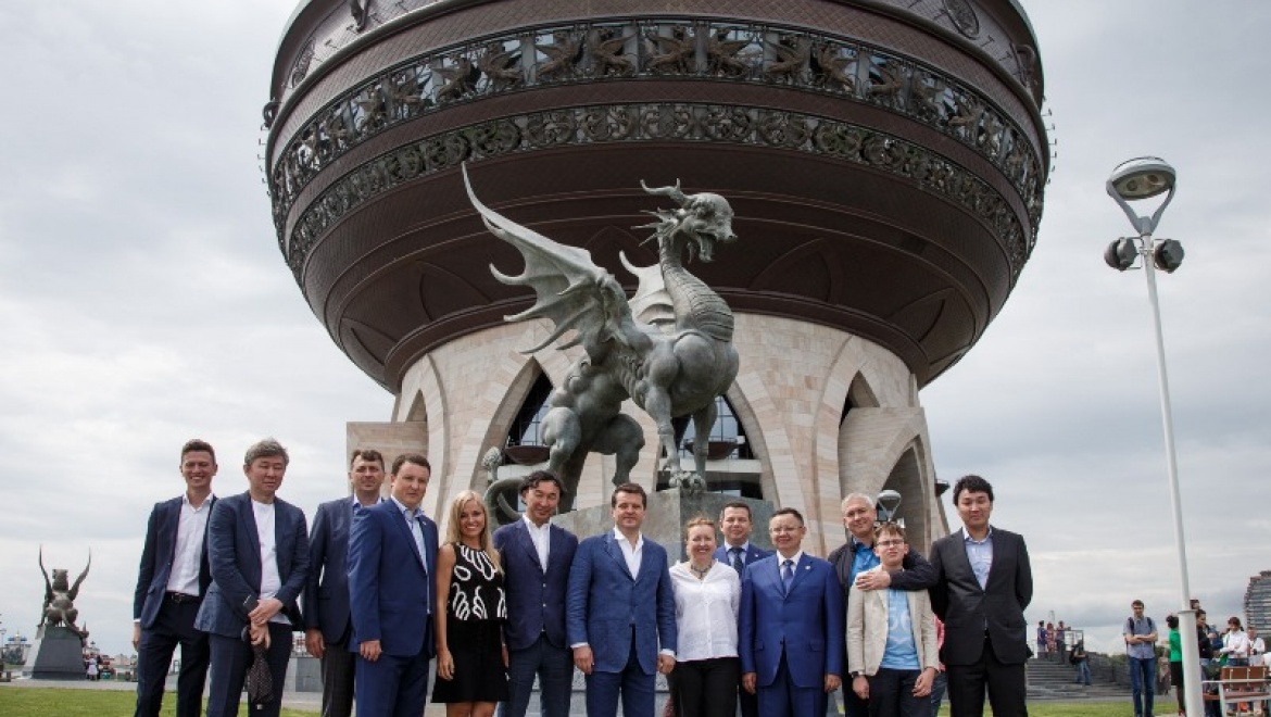 В Казани открылась скульптурная композиция барсов и зилантов «Он и Она»