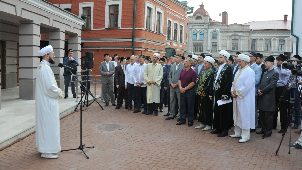 Р.Минниханов и И.Метшин посетили новую резиденцию Духовного управления мусульман РТ