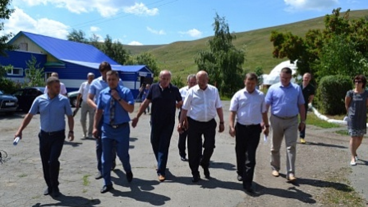 Губернатор побывал на горнолыжном курорте «Долина» в Кувандыке