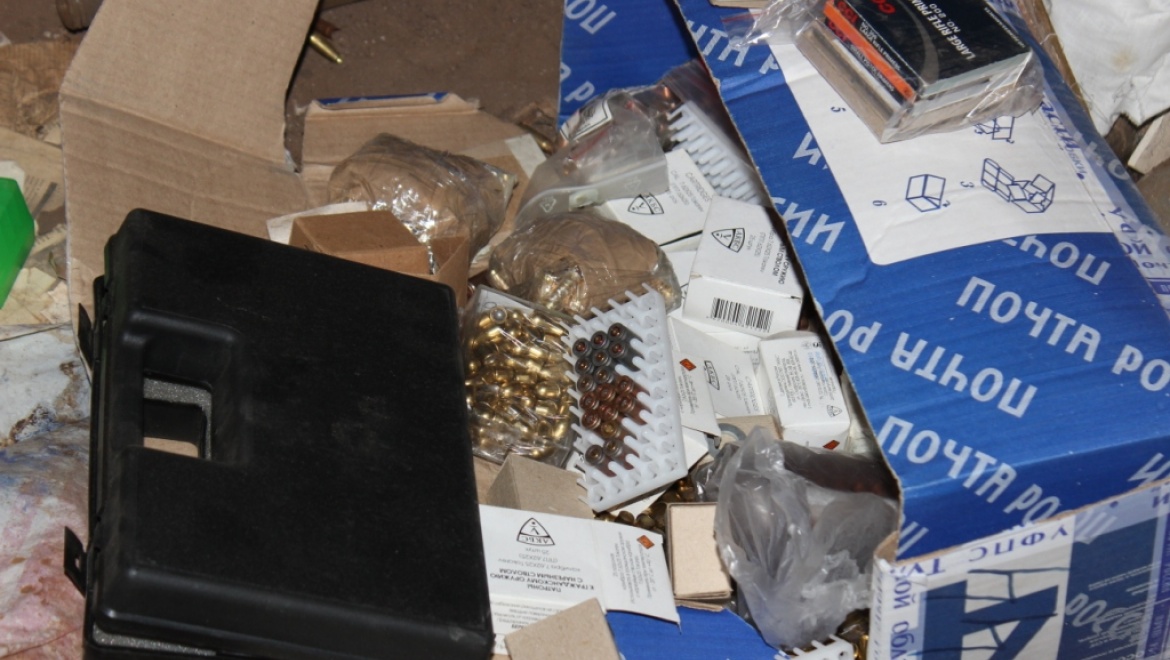 В центре города в подвале дома обнаружен склад боеприпасов