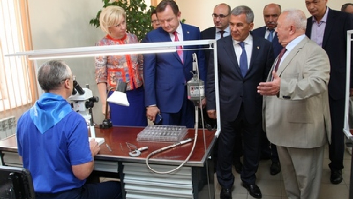 Рустам Минниханов посетил Казанский медико-инструментальный завод