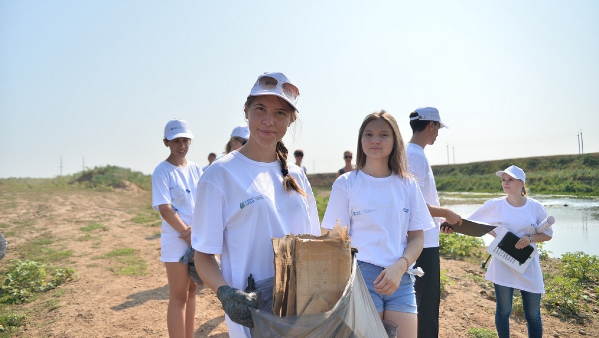 Волонтеры «Газпромнефть-Оренбурга» провели экологический квест по очистке берегов реки Бердянки   