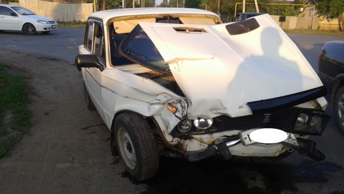 Три автомобиля столкнулись на перекрестке в Соль-Илецке