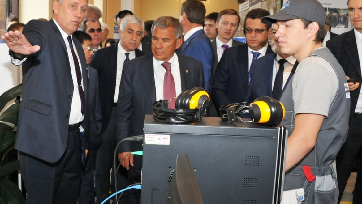 Р.Минниханов осмотрел новое гальваническое производство АО «Казанский Гипронииавиапром»