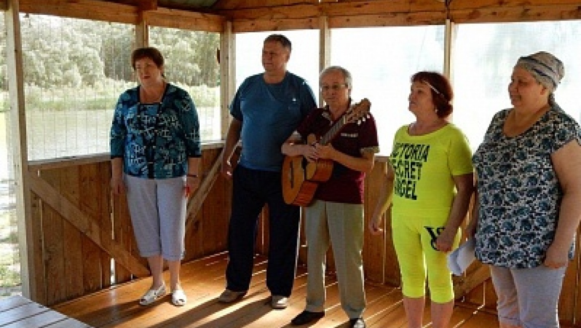 В Нежинке прошел туристический слет инвалидов по зрению