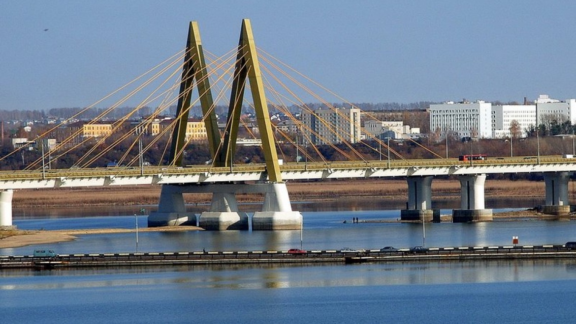 На мосту «Миллениум» в Казани начался ремонт дорожного покрытия