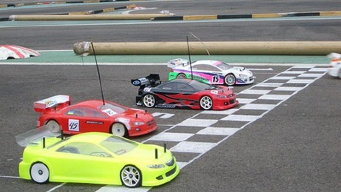 Казанцы посоревнуются в скорости на радиоуправляемых машинках