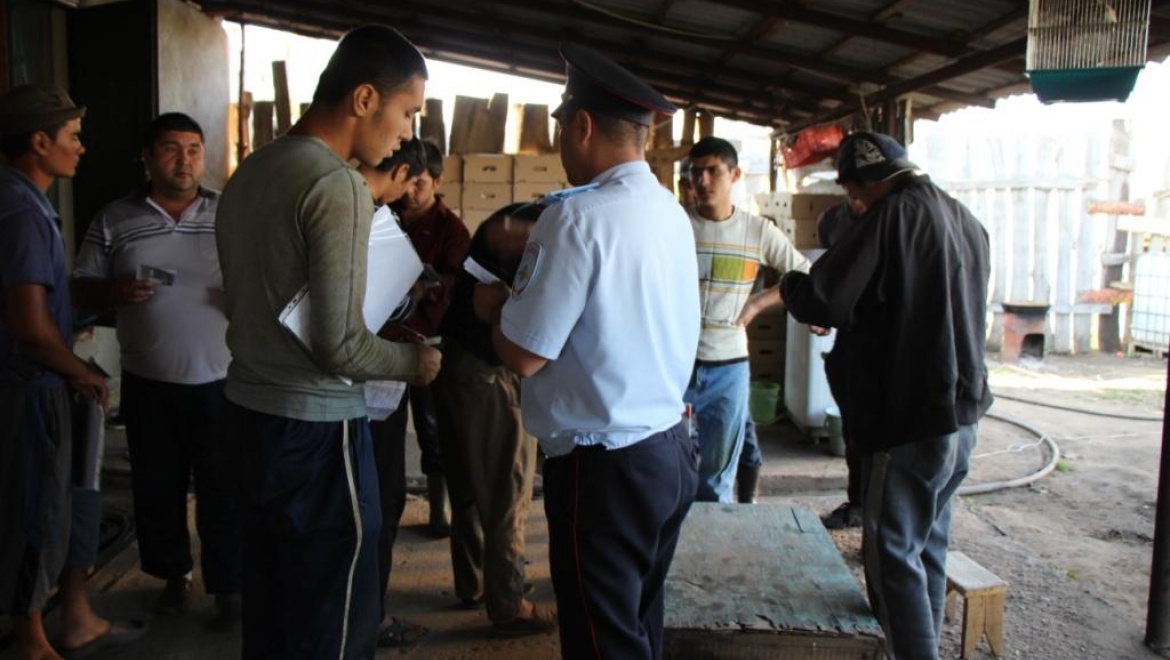 Сотрудники полиции в Соль-Илецке провели рейд по нелегалам   