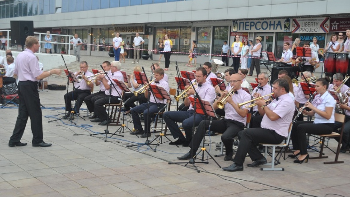 Дефиле духовых оркестров ко Дню города