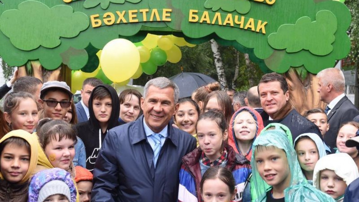 Рустам Минниханов и Ильсур Метшин посетили праздник двора у дома №56 по пр.Победы