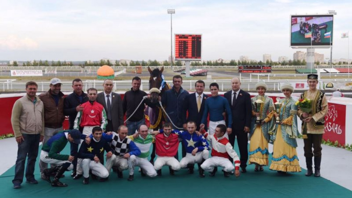 На Казанском ипподроме прошли праздничные соревнования