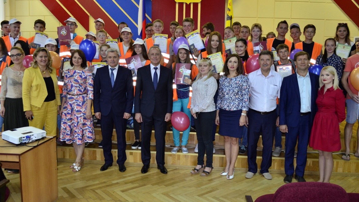 Торжественное закрытие трудовых смен