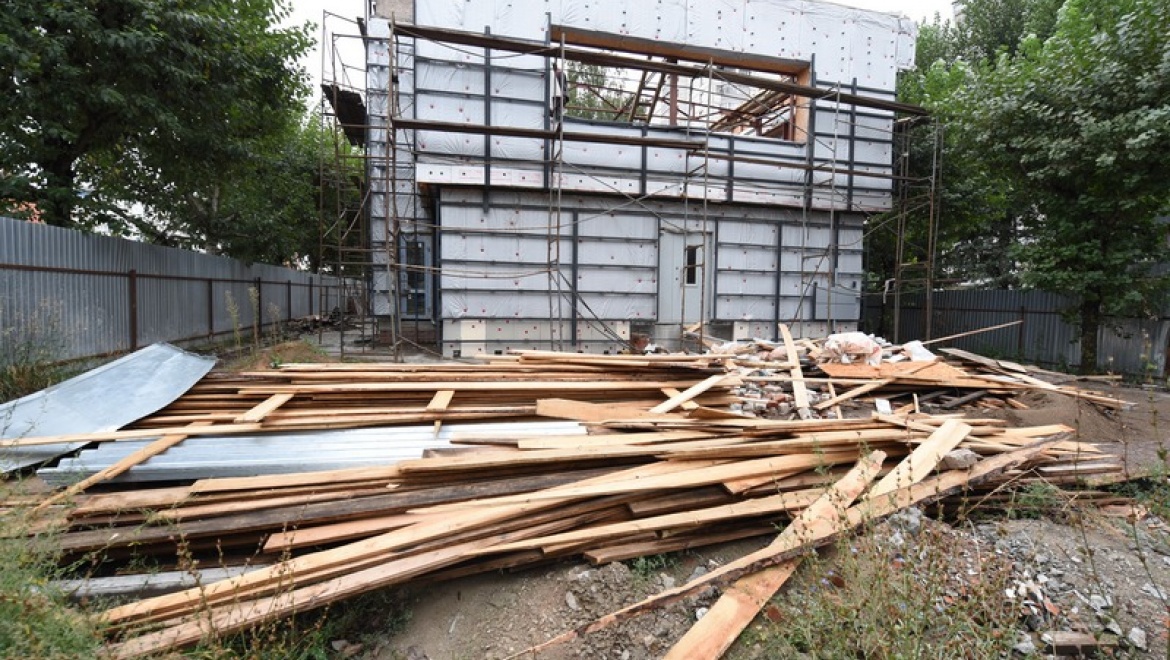 В Казани продолжается снос незаконных торговых объектов