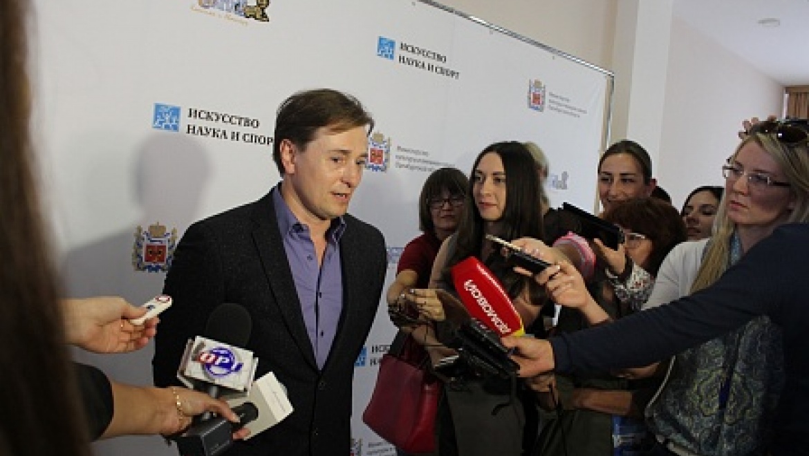 Сергей Безруков в Оренбурге получил свою первую кинонаграду