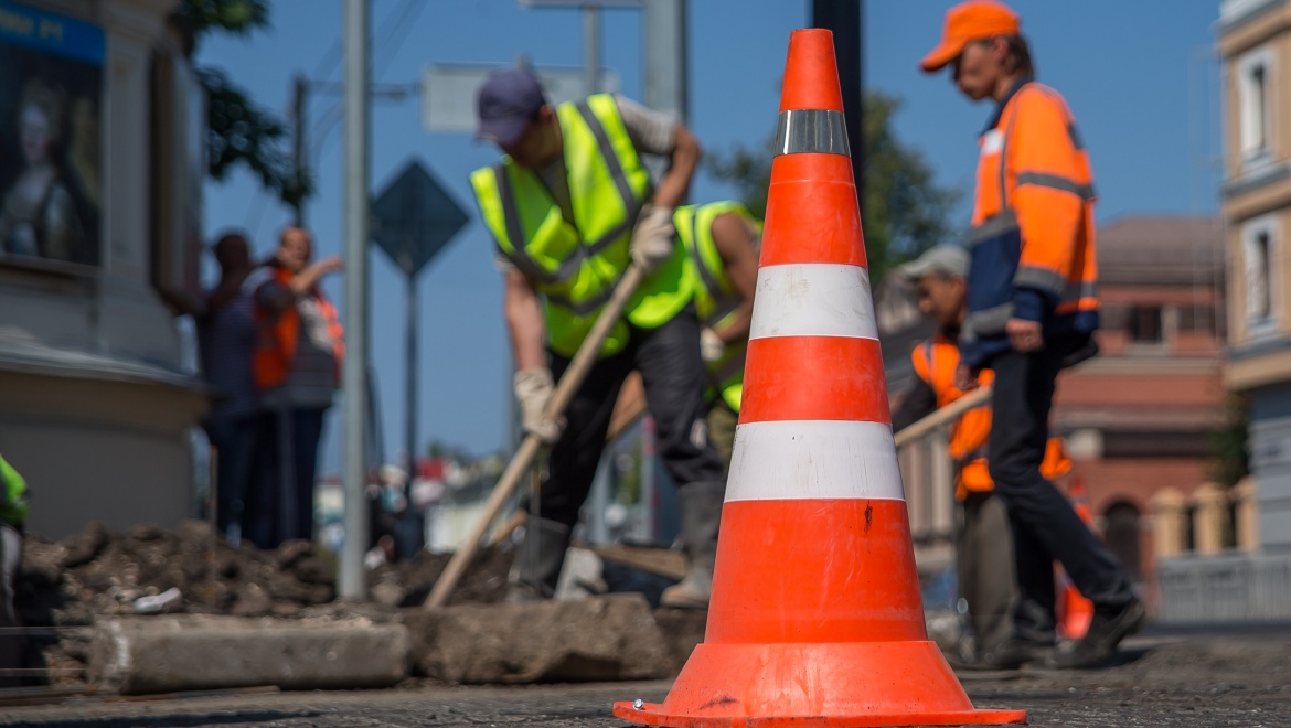 Полностью закрыто движение по участку ул.Гагарина в Казани