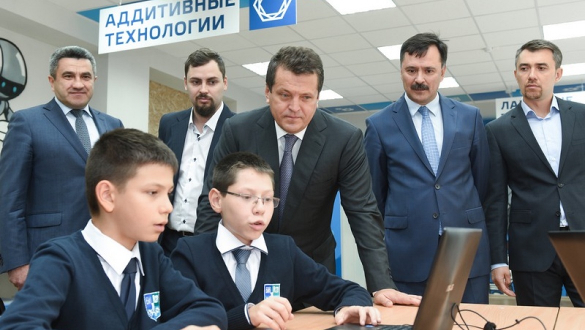 Ильсур Метшин посетил капитально отремонтированное здание первого в РТ Инженерного лицея
