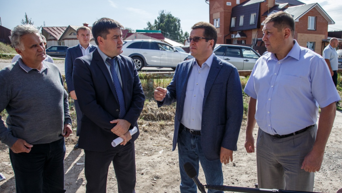 И.Метшин проконтролировал ход строительства в Константиновке административно-жилого комплекса для участкового