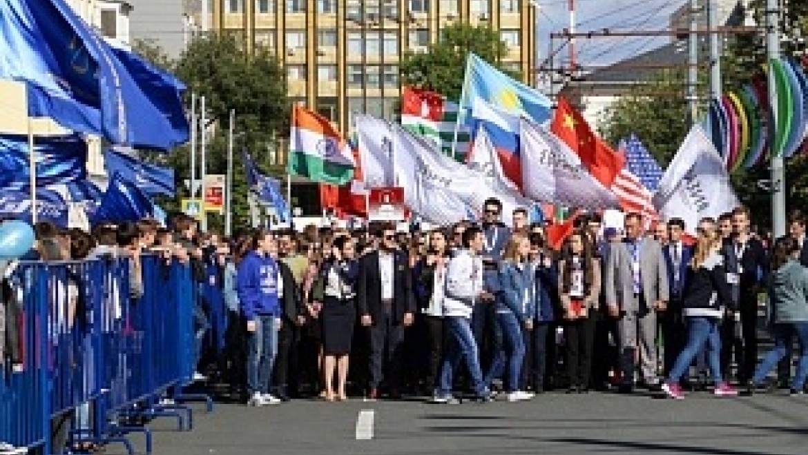В Оренбурге впервые состоялся Парад российского студенчества 