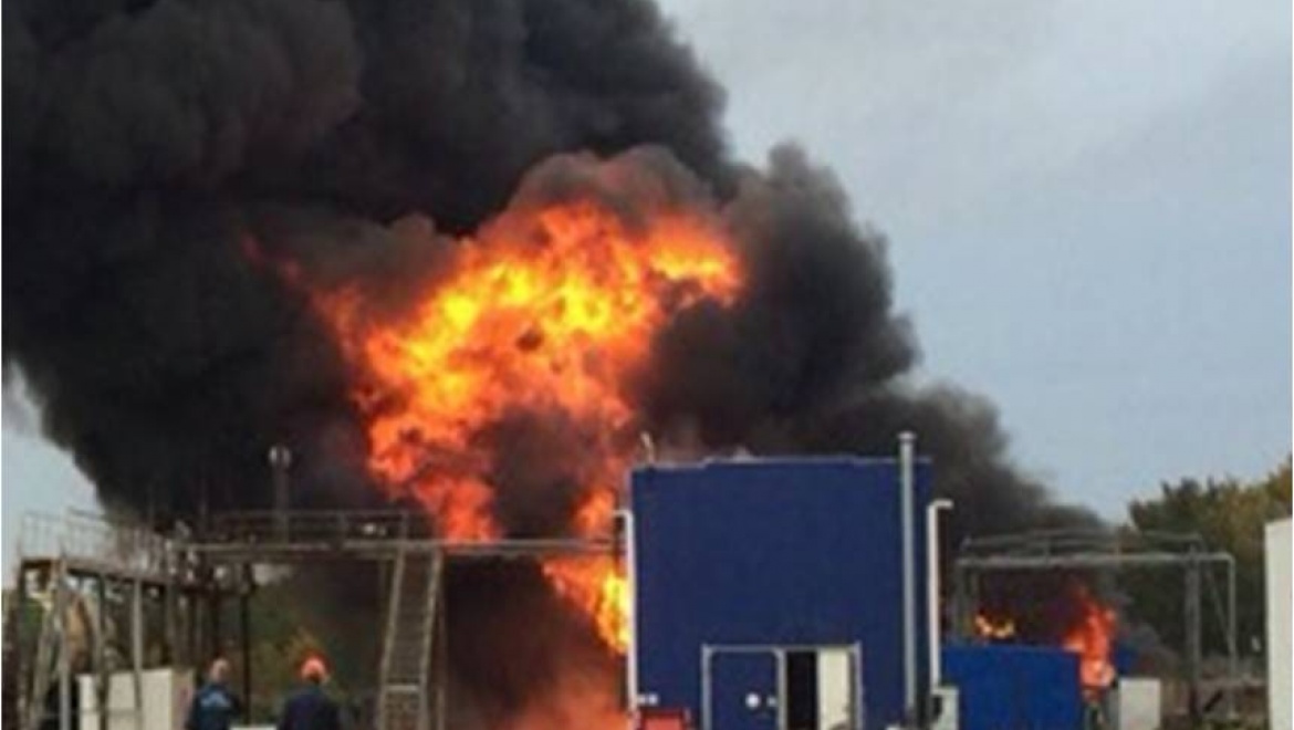 Вблизи п. Новосергиевка загорелись нефтяные емкости