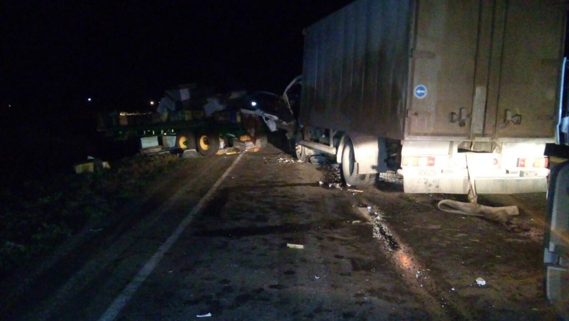 Фургон столкнулся с трактором