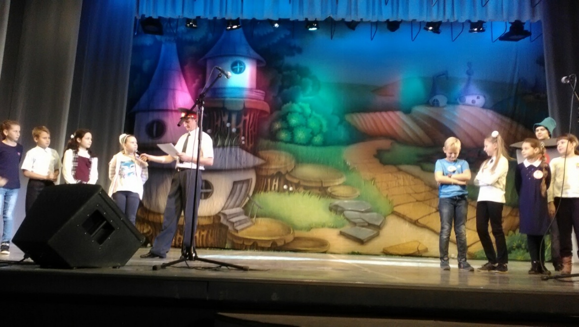 Кот Базилио и Лиса Алиса рассказали детям о ПДД