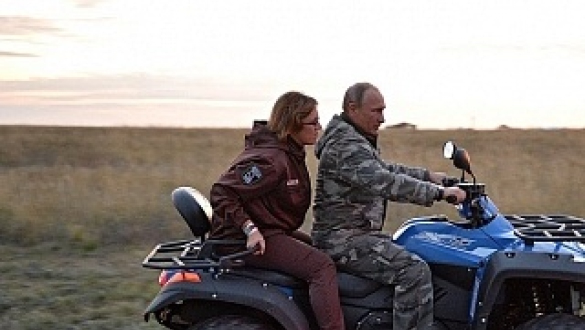 Владимир Путин проехал по оренбургскому заповеднику на квадроцикле