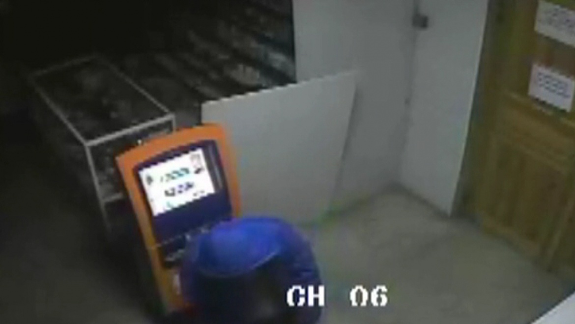 В Соль-Илецке оренбуржец ночью украл из магазина 47 тыс. рублей и продукты