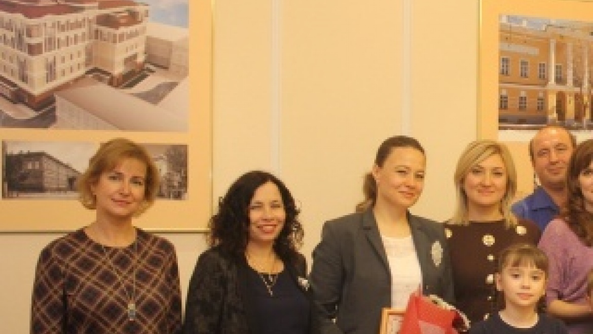 Евгения Шевченко поздравила участников проекта «Школы семейного театра» с наградой